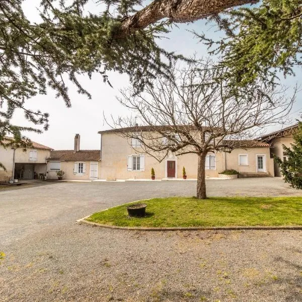 Chambre d'hôtes 17G7204, hotel a Chérac