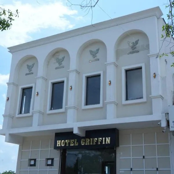 Hotel Griffin, hotel in Kīratpur