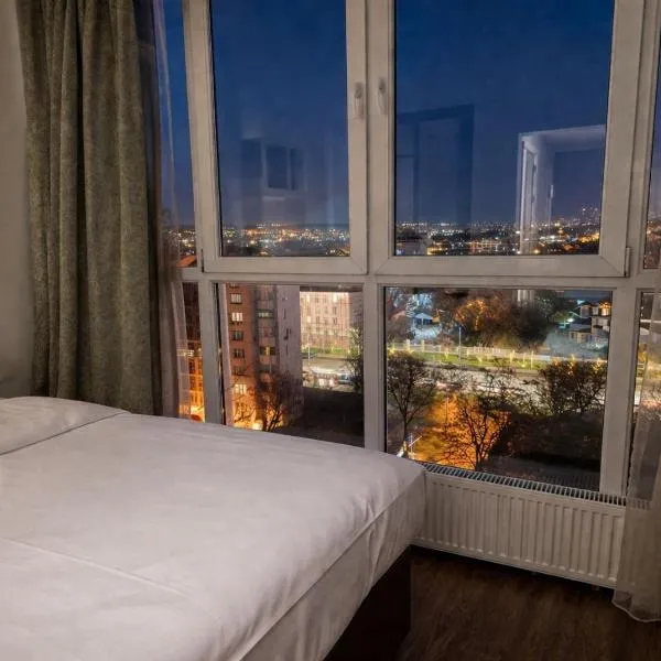 Central Vibe Panoramic 2-Bedroom 2, ξενοδοχείο στο Kισινάου