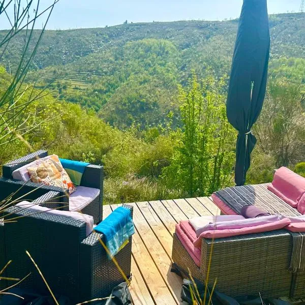 Tipi sous les étoiles option petit déjeuner et dîner, хотел в Lucéram