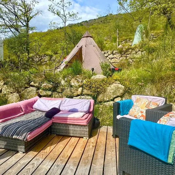 Tipi sous les étoiles option petit déjeuner et dîner, готель у місті Lucéram