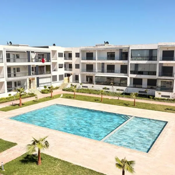 Appartement moderne vue piscine avec parking & WiFi, khách sạn ở Mansouria
