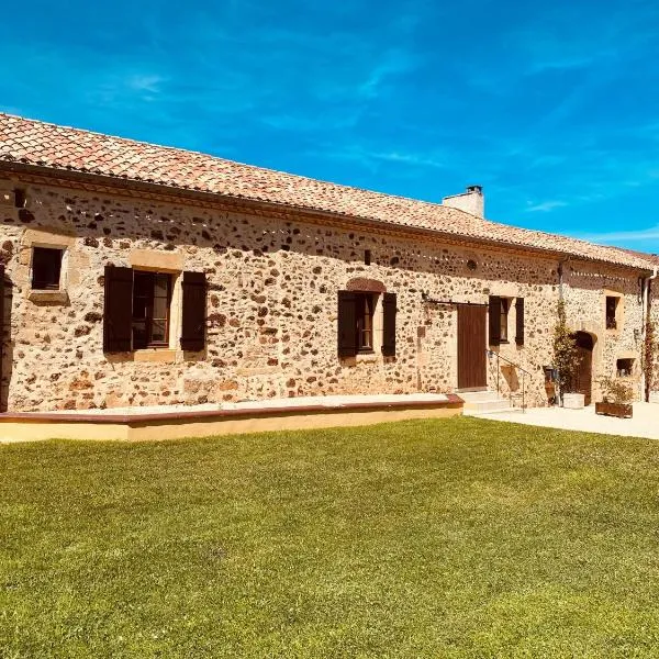 Two Holiday Homes with 6 Bedrooms, Air Con & Private Heated 10x4M Salt Water Pool - 40 Mins from Bergerac, hotell sihtkohas Capdrot