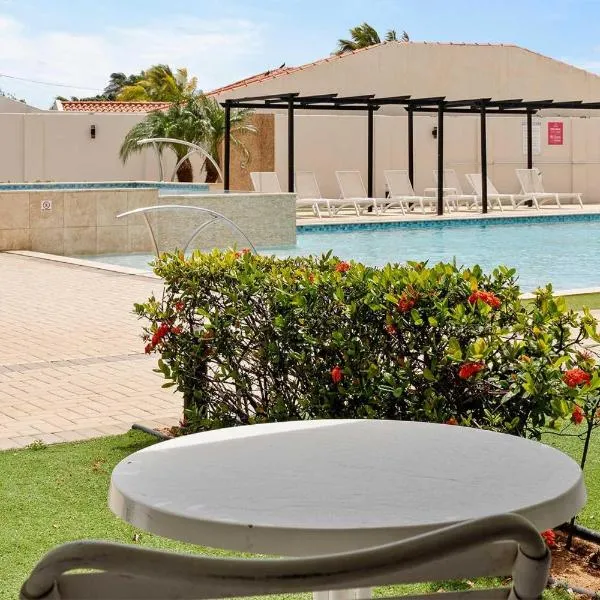 AL117 -Resort Pool-Beach Tennis court- 2BR condo-Close to Palm Beach, hotel en Palm-Eagle Beach