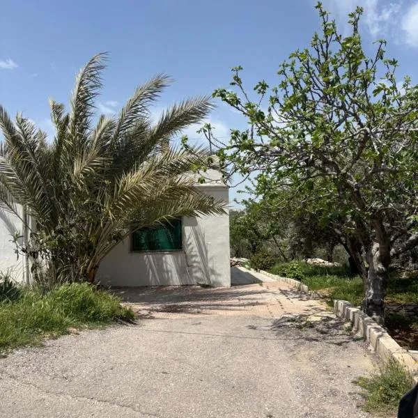 Featured House Furnished Independent for Rent, hotel v mestu Ajloun