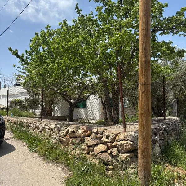 Featured House Furnished Independent for Rent, hotel di Ajloun