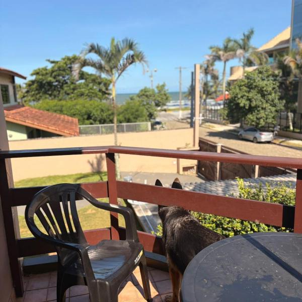 Sobrado a 30m praia com 4 suites, vista mar, Wi fi, Piscina