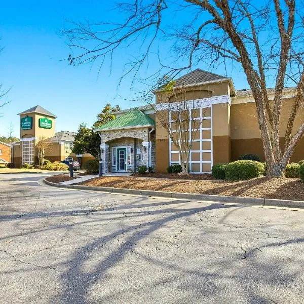 노크로스에 위치한 호텔 HomeTowne Studios by Red Roof Atlanta - Peachtree Corners