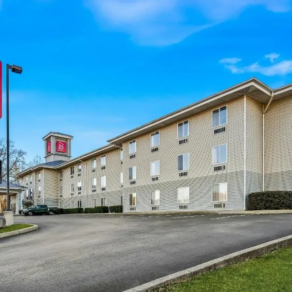 Red Roof Inn Etowah – Athens, TN، فندق في Etowah