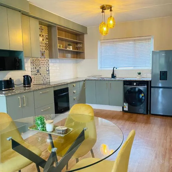 Modern Apartment 66, hotell i Durban