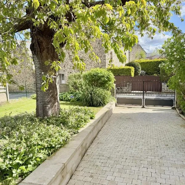 Gîte des bords de Rance, готель у місті Langrolay