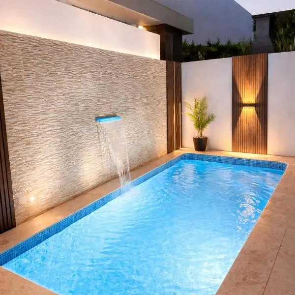 Modern Villa near Lisbon & Beaches with Heated Pool, hotel di Fernao Ferro