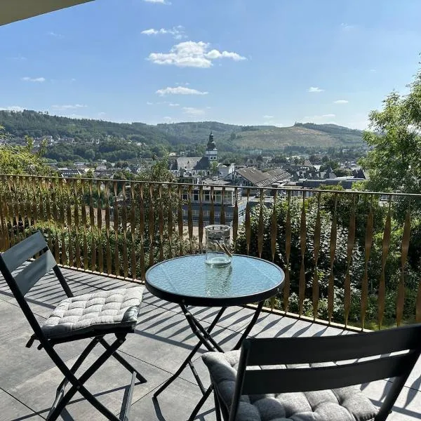Chices Appartement in zentraler Lage mit großem Balkon, Hotel in Attendorn