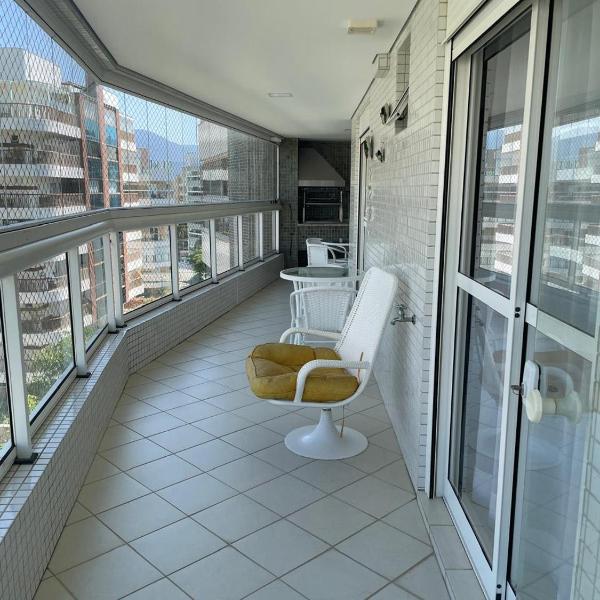 Apartemento 4 suítes e ampla área de lazer em Riviera de São Lourenço