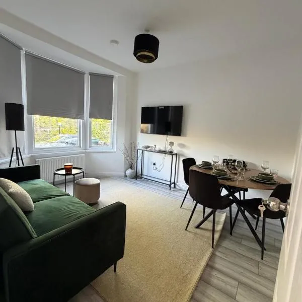 Modern 4 Bedroom Home ,Sleeps 9, prime location only 5 minutes walk to Tottenham Stadium, hotel a Londres