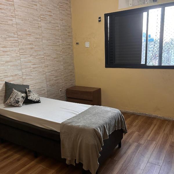 Apartamento com churrasqueira privativa em Praia Grande