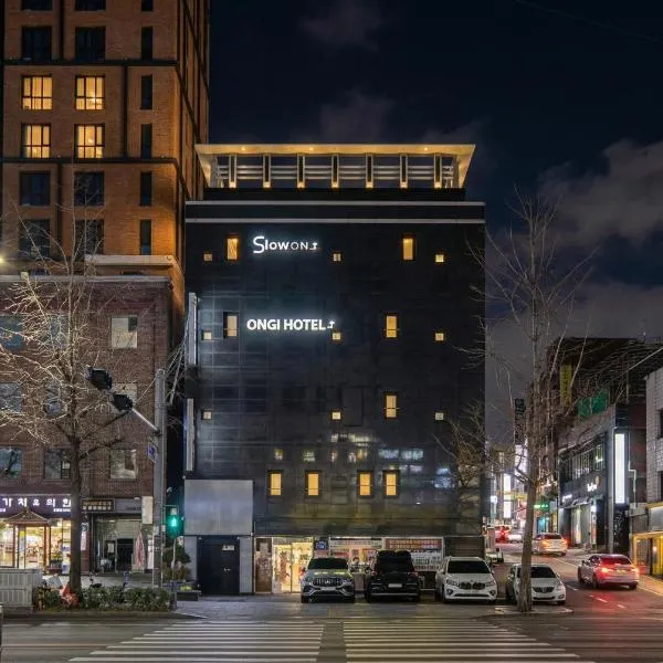 Hongdae Ongi Hotel 홍대 온기 호텔, viešbutis Seule