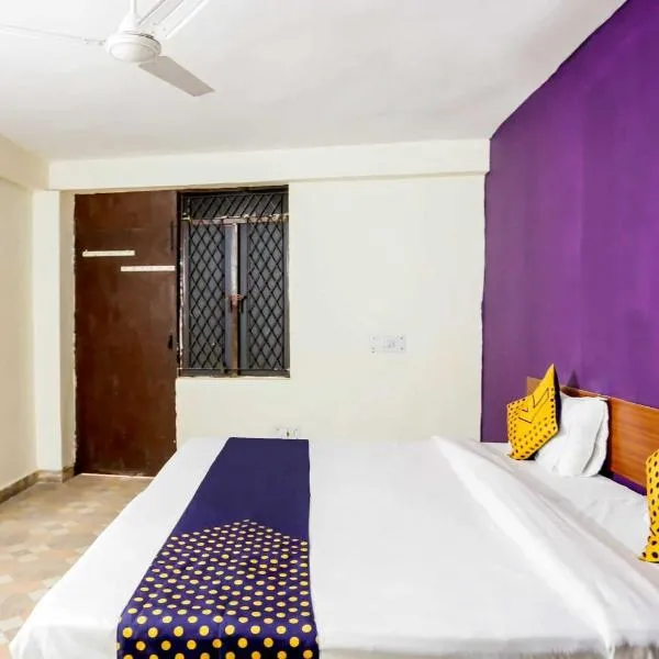 SPOT ON Hotel Harry's 1 Near Select Citywalk Mall, hotel a Nuova Delhi