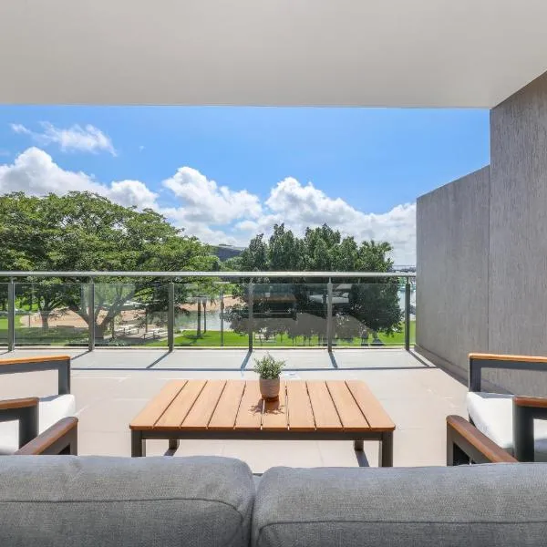 Waterfront Lagoon Suite 1 Bed Luxury Apartment, khách sạn ở Darwin