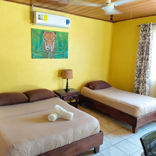 Cahuita Lodge, hotel in Cahuita