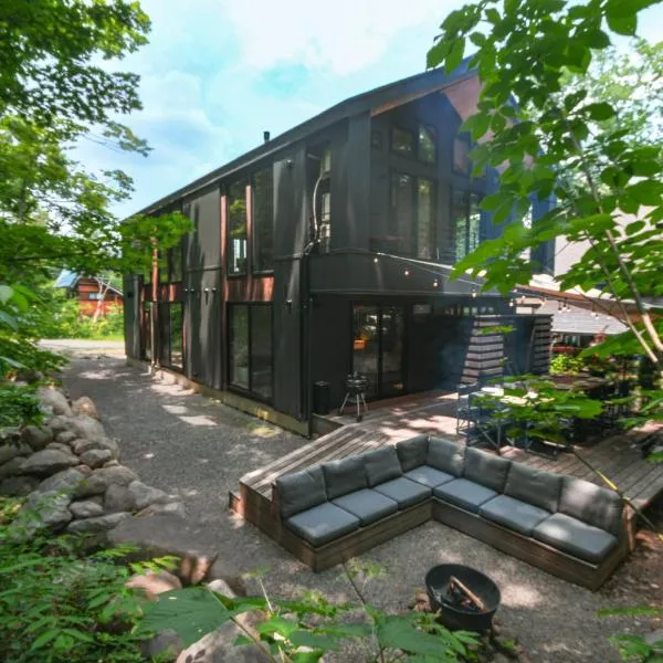 Bellton - Spacious luxury 5 bedrooms & hot tub, hotel in Hakuba