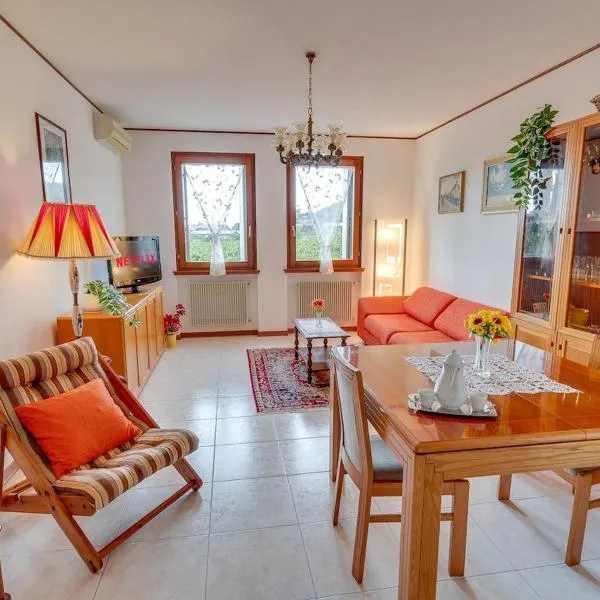 Collio View - Spacious and bright three-room apartment in Cormons，科爾蒙斯的飯店