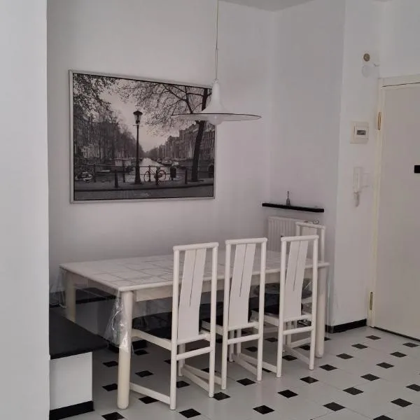 Black and White family home , 2 bedrooms, air conditioning, hotel a Santʼ Anna
