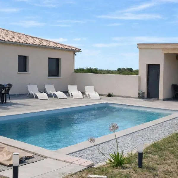 House with 4 air-conditioned bedrooms and swimming pool, hotel u gradu 'Gravières'