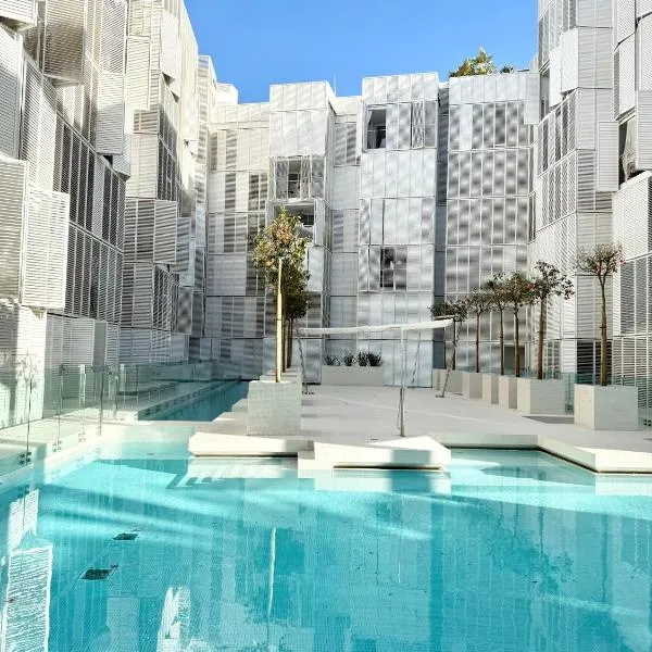Luxury white apartment Botafoch, hotel a Sant Josep