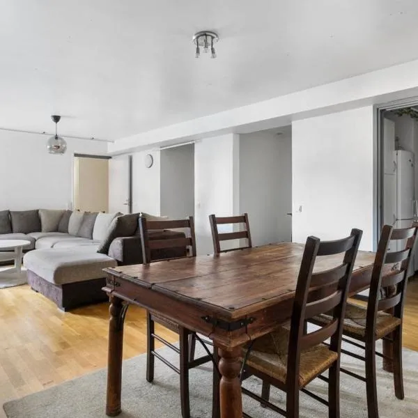 2 bedrooms 1 bathroom kitchen apartment，斯德哥爾摩的飯店