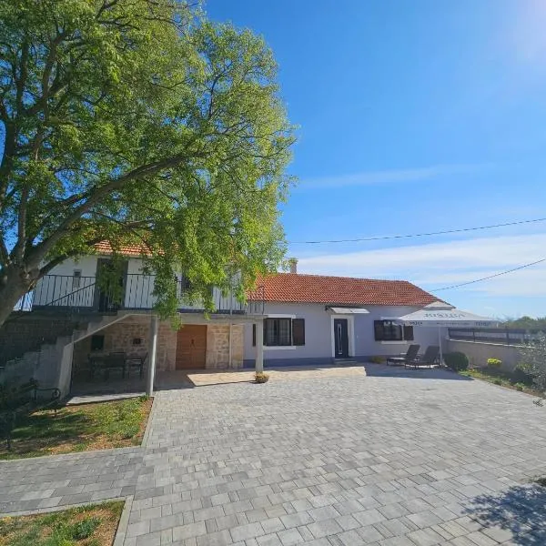 Holiday Home Nena, hotel v destinaci Drniš