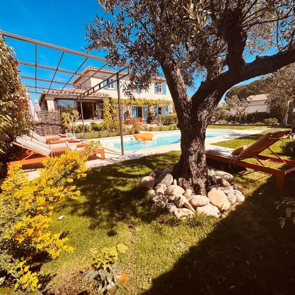 La Bastide des Romarins โรงแรมในPlan-dʼOrgon