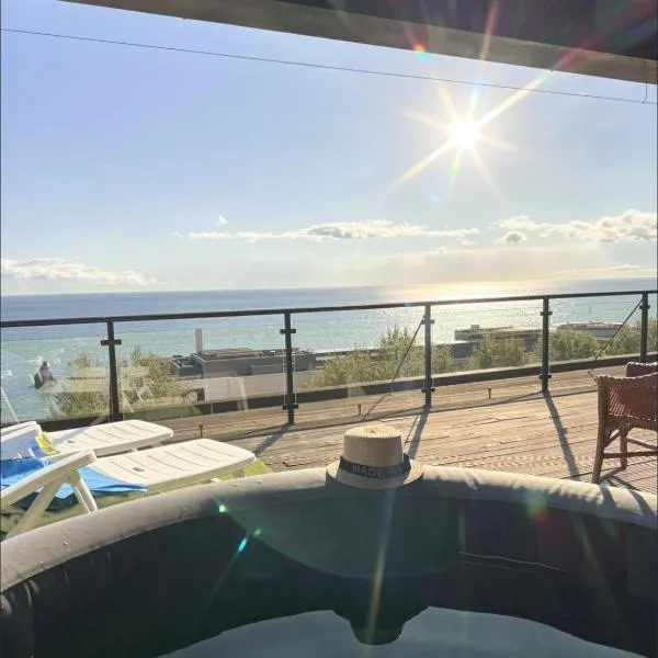 Lido ocean front penthouse, Hotel in Funchal