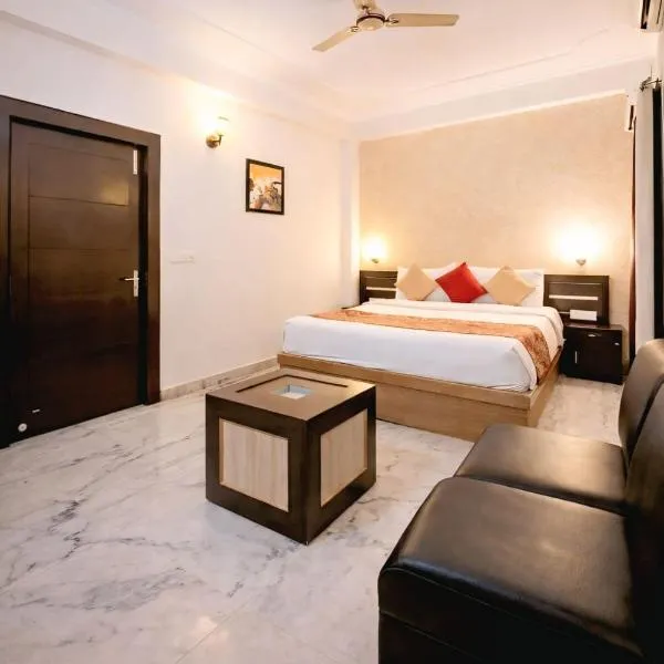 Goyal Hotel - Hotel Tara near Tajmahal east gate, hotel sa Agra