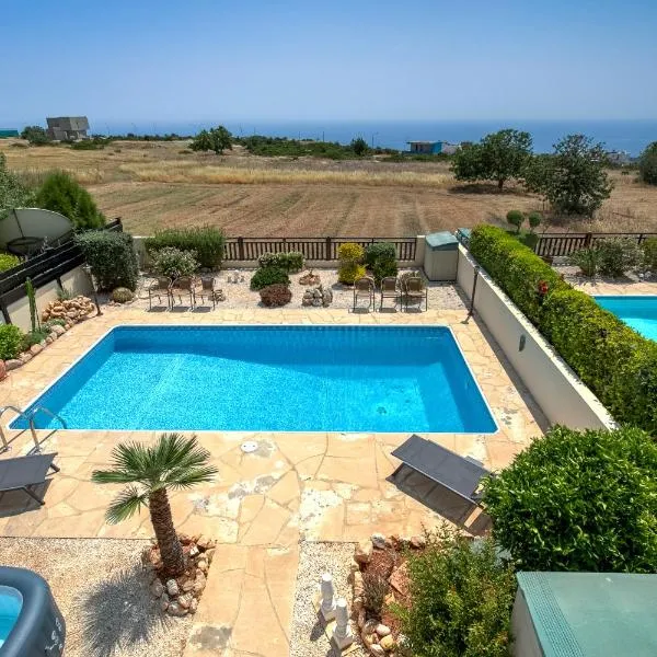 Seaview Villa in Peyia | Private pool & jacuzzi by VICHY Holidays、Paphosのホテル