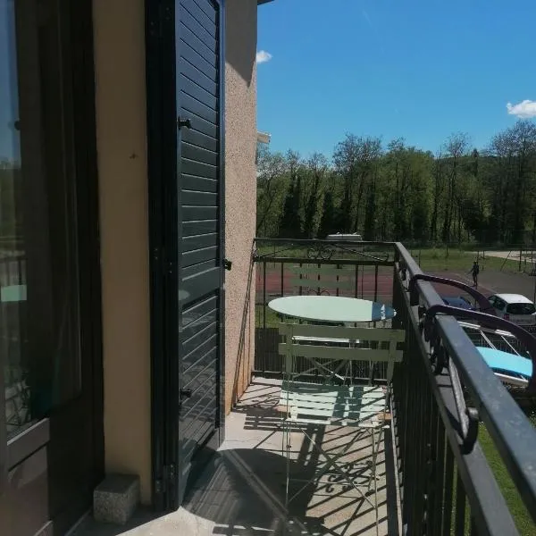 Gîte d'étape Chez Isa, khách sạn ở Vers
