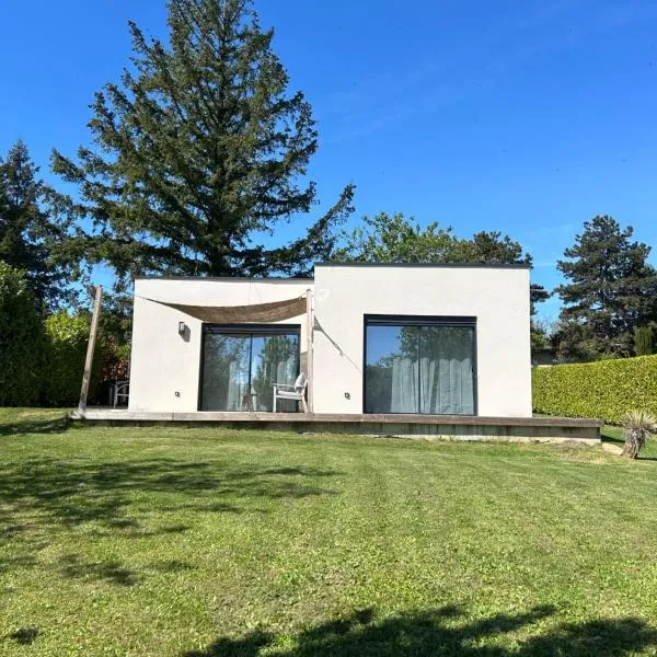 Cocon proche de Lyon, hotel u gradu Neyron