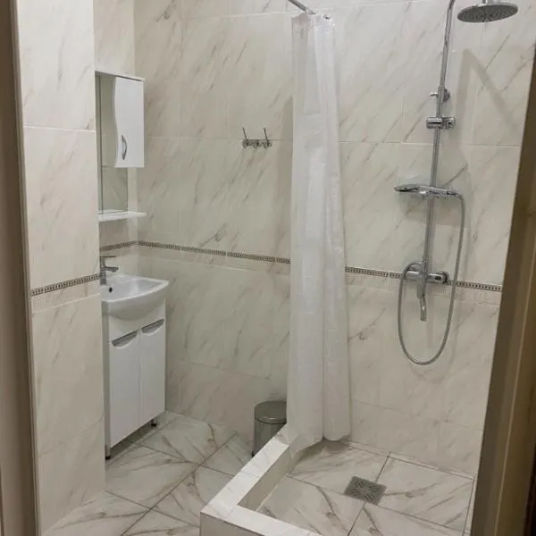Гранд, Hotel in Nemiya
