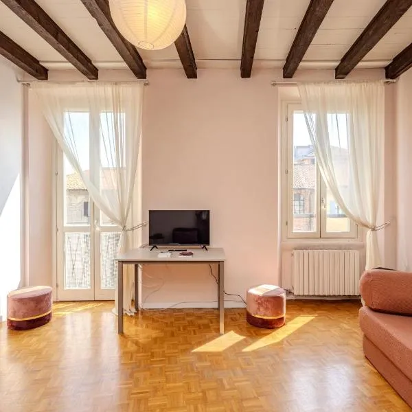 Vittoria10! - Elegante appartamento nel cuore di Pavia, hotel in Pavia