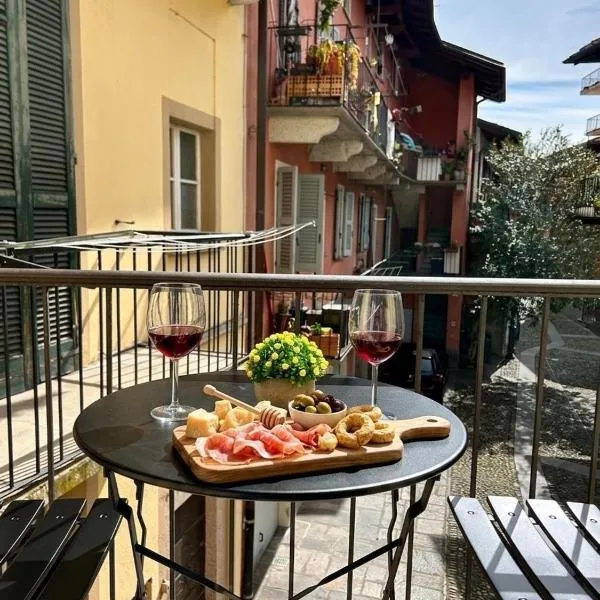 Casa Renoir appartamento a due passi dal lago, hotelli kohteessa Verbania