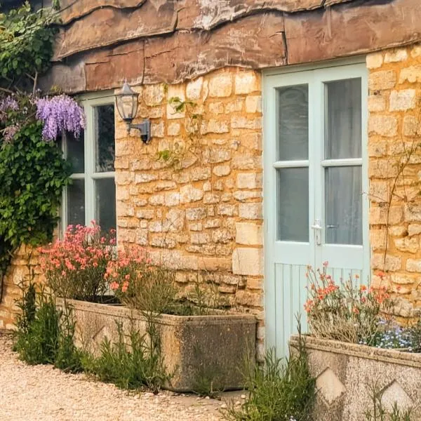 South Cotswolds cottage, hotel in Great Somerford