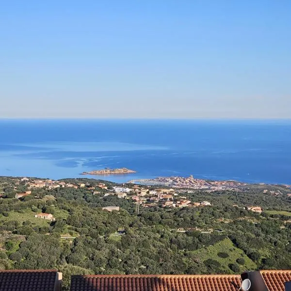 Costa Silvia Villaggio Frisaia Vue imprenable sur la mer avec piscine, hotel en Trinità dʼAgultu