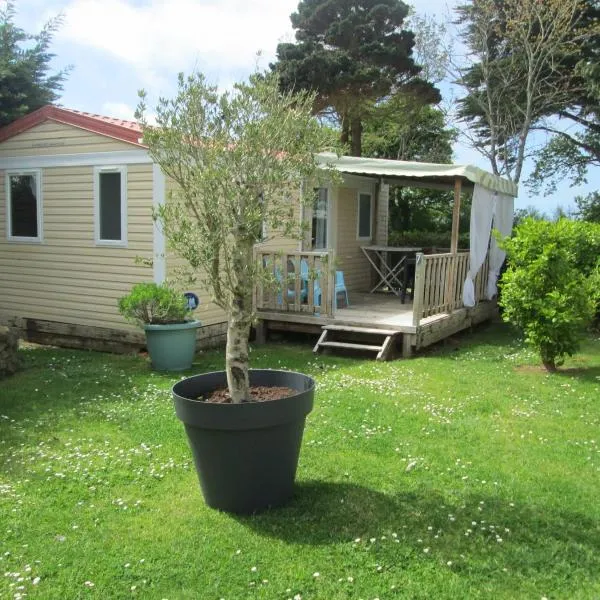 mobil- home 4 personnes dans Camping de Kerivoas, hotel in Audierne