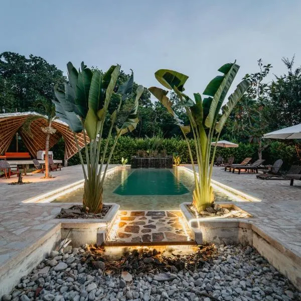 Hostal La Media Luna Palomino โรงแรมในปาโลมิโน