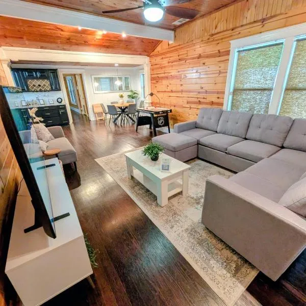 Woodhaven Cottage Downtown McKinney、マッキニーのホテル