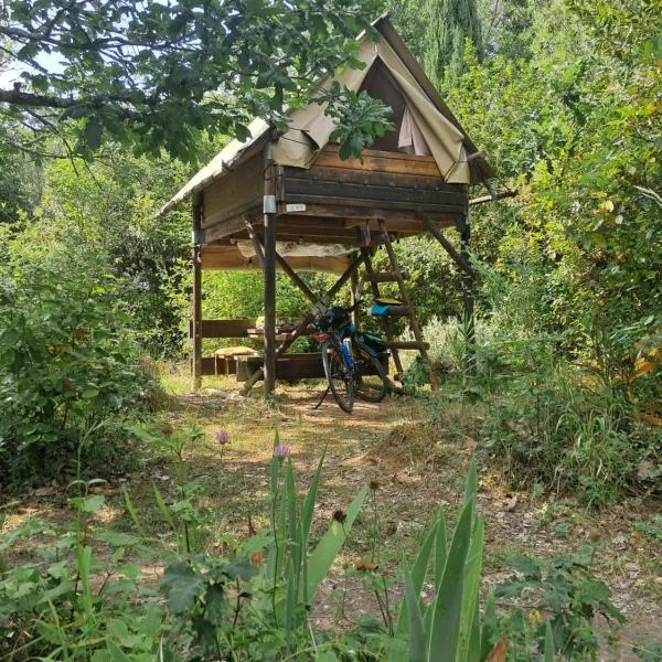 Cabane au bord du Canal du Midi, hotel in Carcassonne