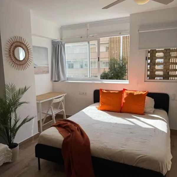 Ideal parejas Estudio Granadella en Jávea, hotel in Platja de l'Arenal