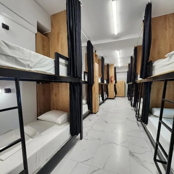 The HANGOUT Hostel, Hotel in Saranda