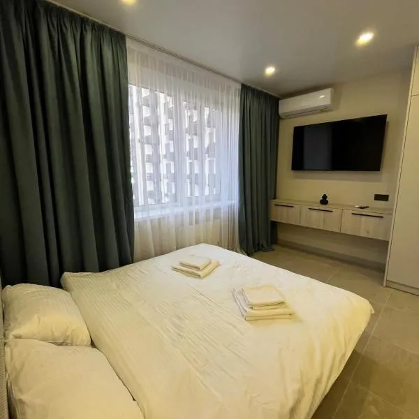 Стильна смарт квартира в передмісті Києва, hotel v destinácii Petrivs'ke