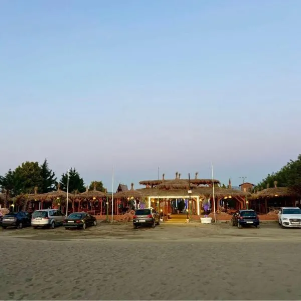 Sea View Wooden Houses, отель в Лежи